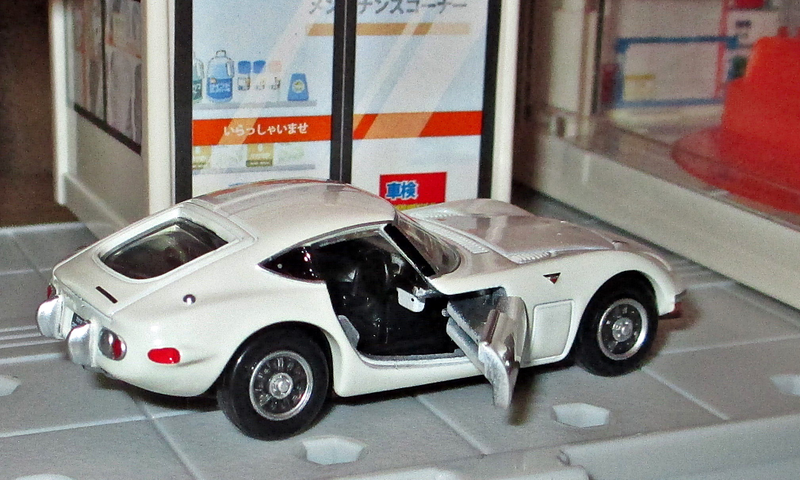 Illustration for article titled Tomica Tuesday: Premium Toyota 2000GT